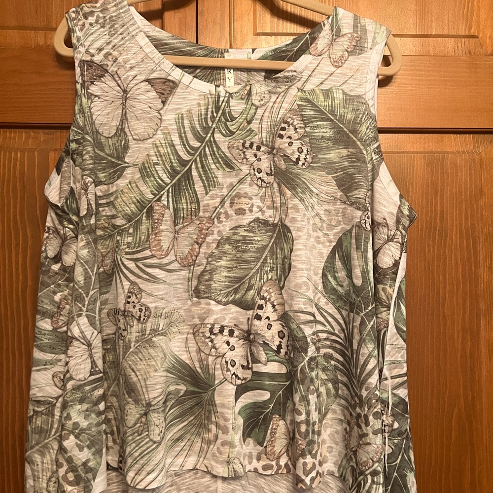 NWOT Botanical tank loose flowing fit light fabric looks like linen w/o wrinkles